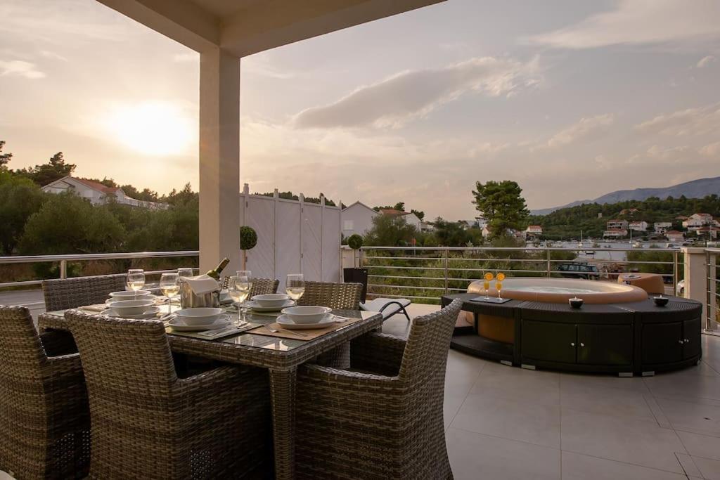 Villa Kora - Luxury Holiday Apartments Лумбарда Экстерьер фото