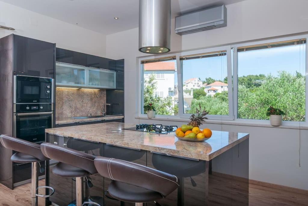Villa Kora - Luxury Holiday Apartments Лумбарда Экстерьер фото